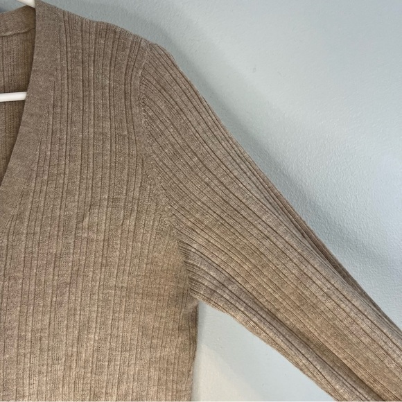 Halston Extra Fine Merino Wool V Neck Button Up Cardigan Gray Sz S Ribbed Norm - Picture 4 of 9